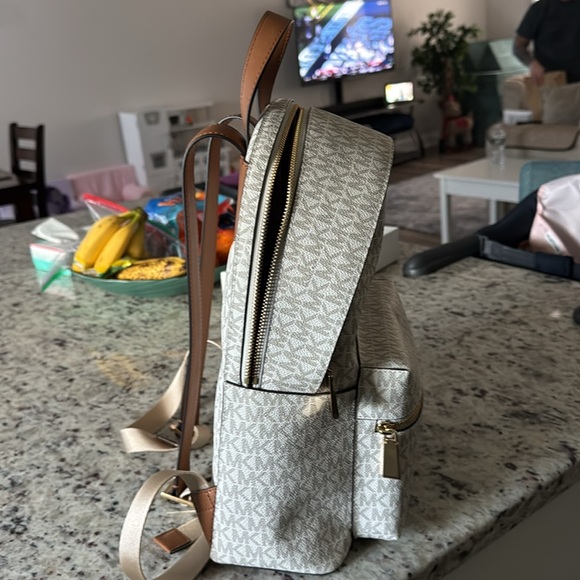 MICHAEL KORS - SALLY MEDIUM 2-IN-1 LOGO BACKPACK - Picture 3 of 6